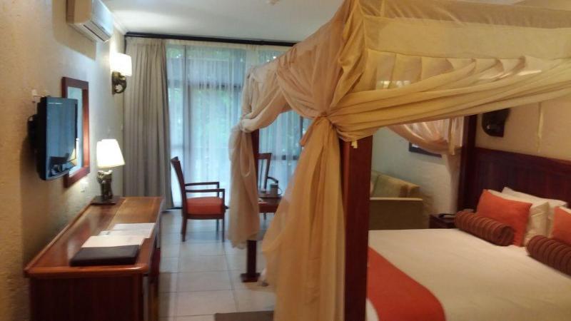 Cresta Mowana Safari Lodge Kasane Extérieur photo